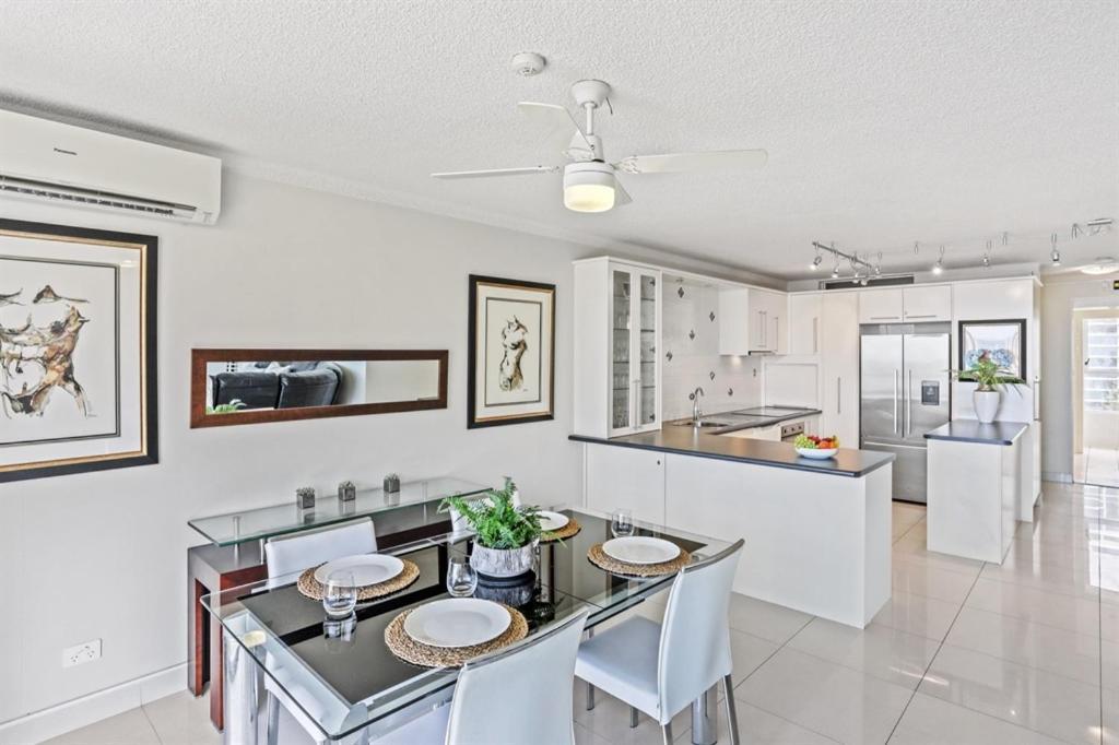 One The Esplanade Apartments On Surfers Paradise Голд-Кост Экстерьер фото