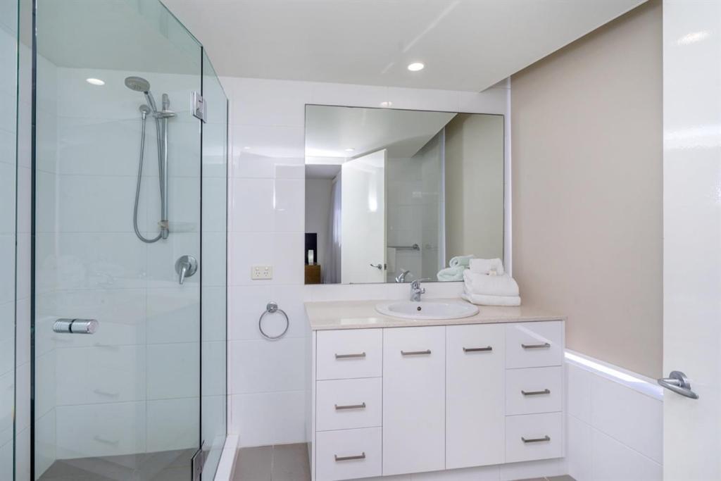 One The Esplanade Apartments On Surfers Paradise Голд-Кост Экстерьер фото