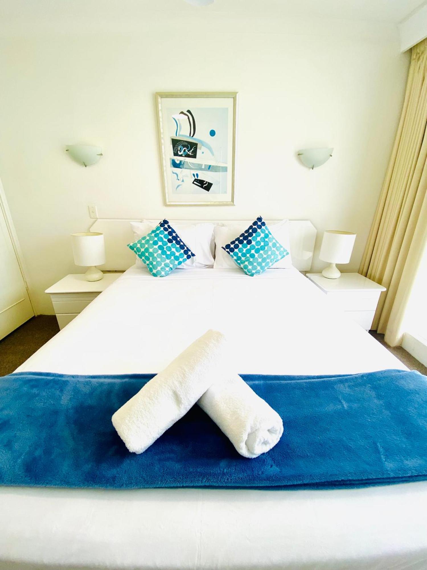 One The Esplanade Apartments On Surfers Paradise Голд-Кост Экстерьер фото