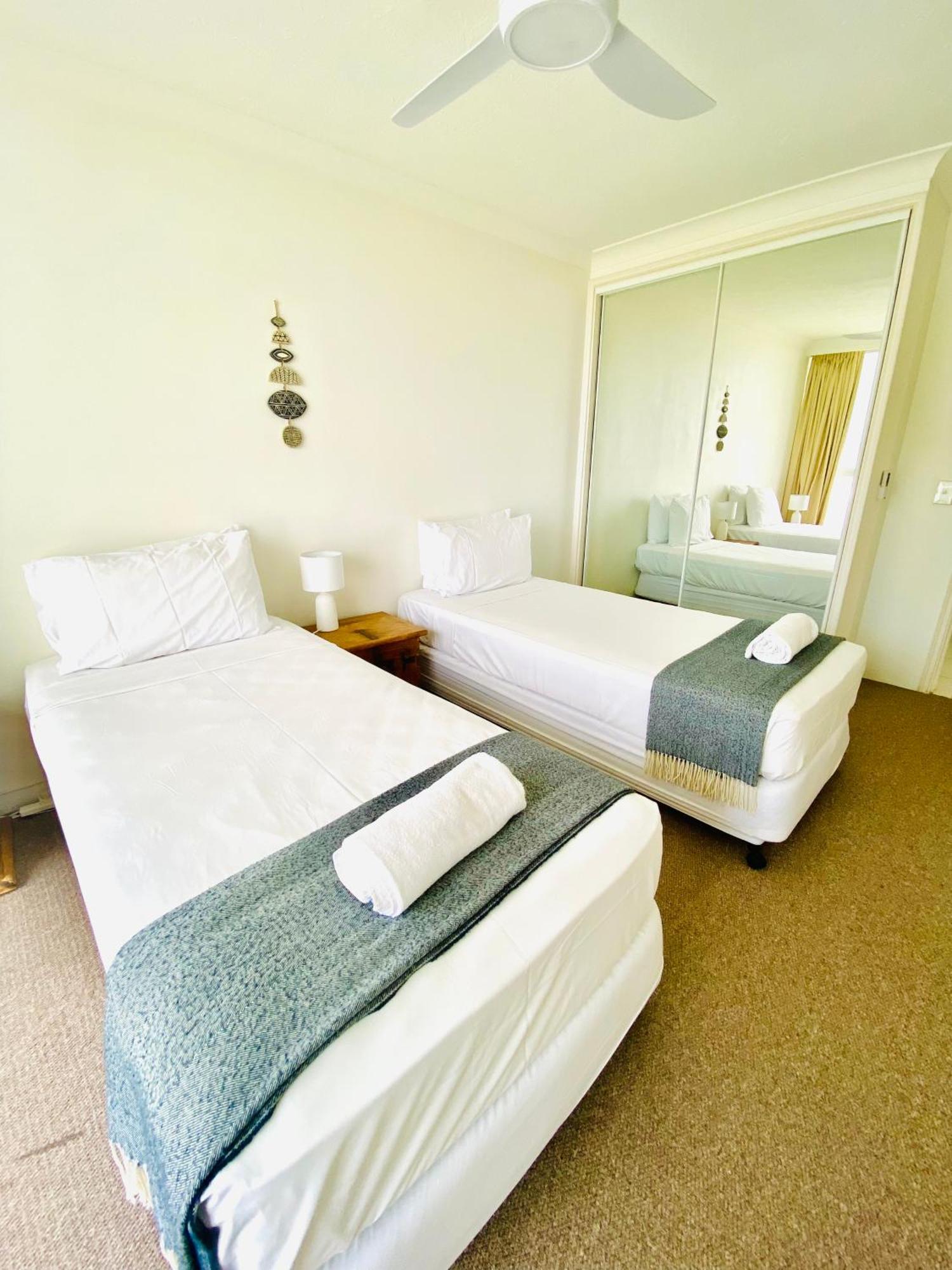 One The Esplanade Apartments On Surfers Paradise Голд-Кост Экстерьер фото