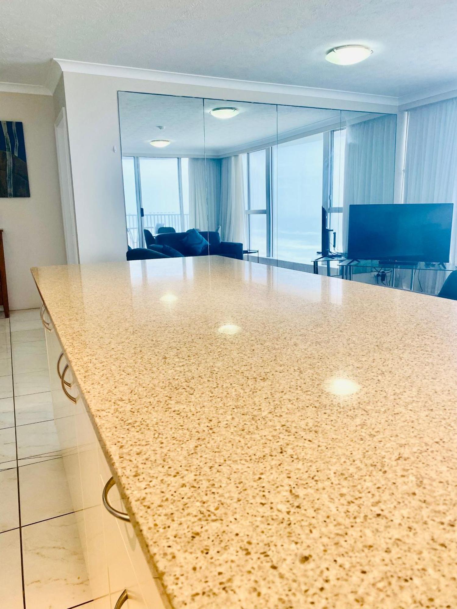 One The Esplanade Apartments On Surfers Paradise Голд-Кост Экстерьер фото