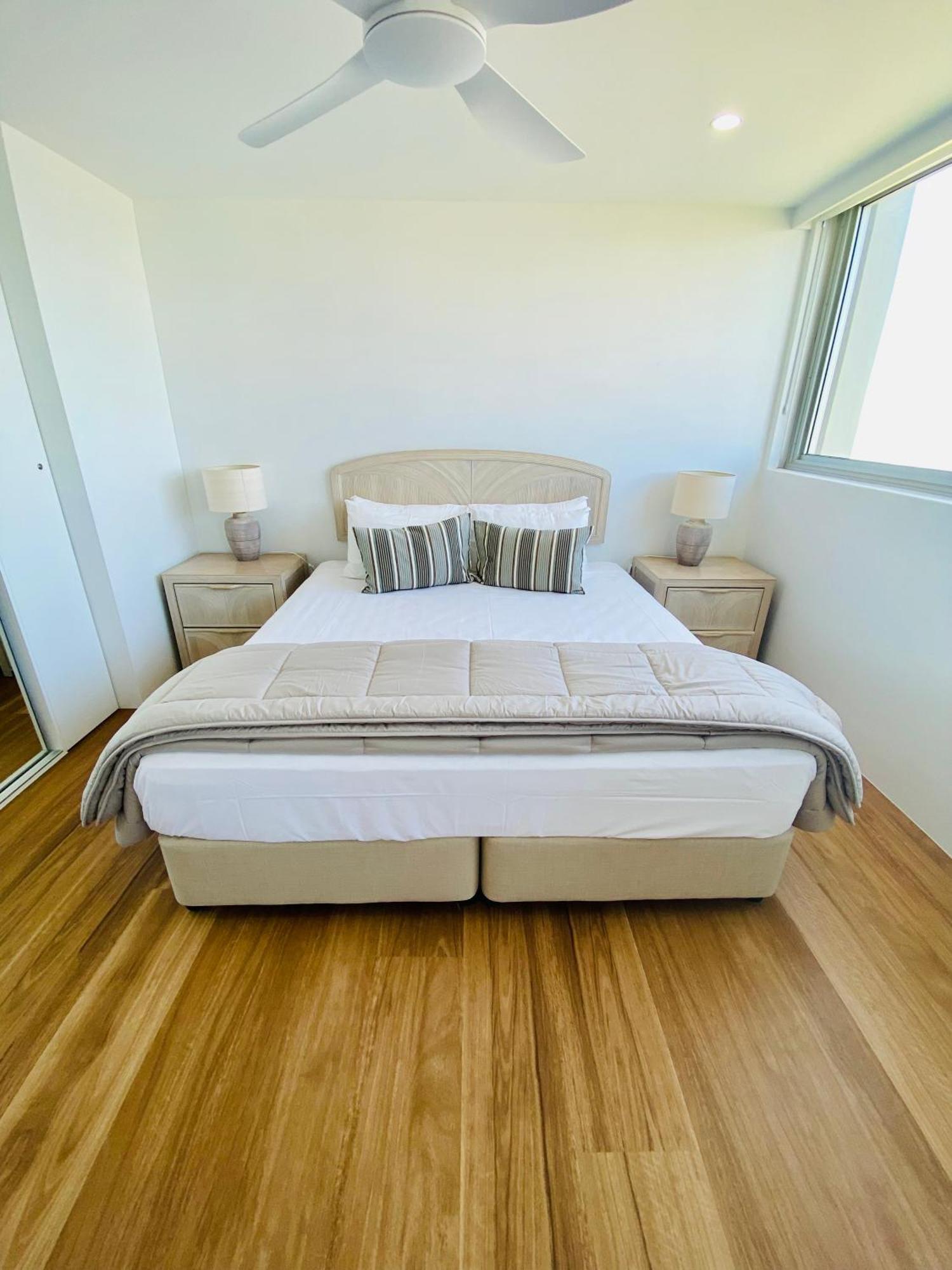 One The Esplanade Apartments On Surfers Paradise Голд-Кост Экстерьер фото